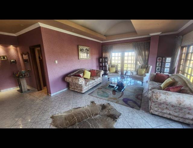 6 BEDROOM HOUSE FOR SALE IN BASSONIA